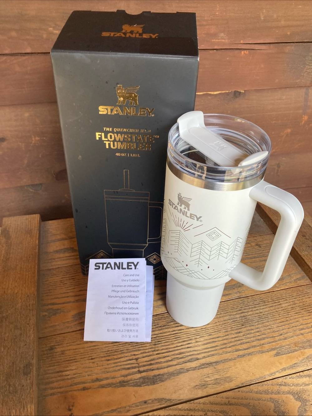 Stanley Cream FlowState Travel Mug with Handle, lid and straw. NEW open box
